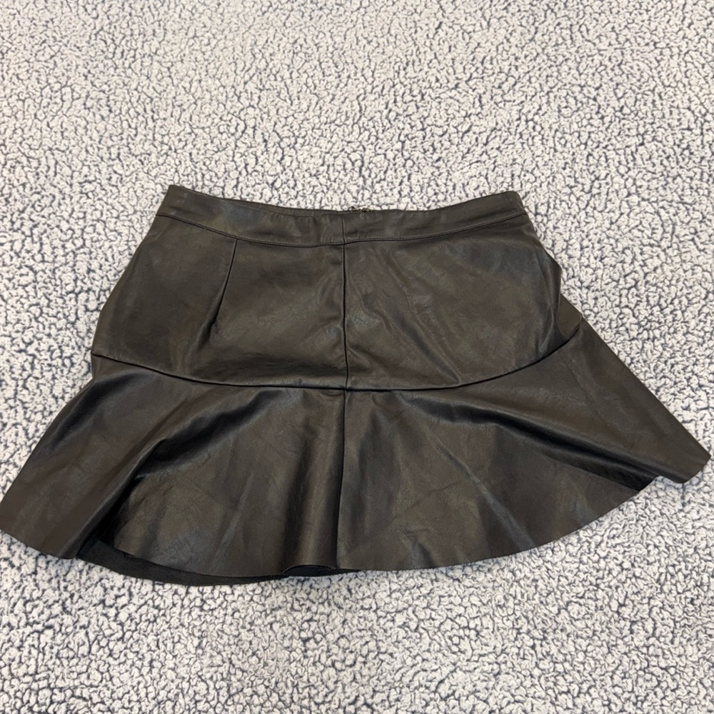 DO+BE, Black Pleather Skirt, Zipper in Back, Size M